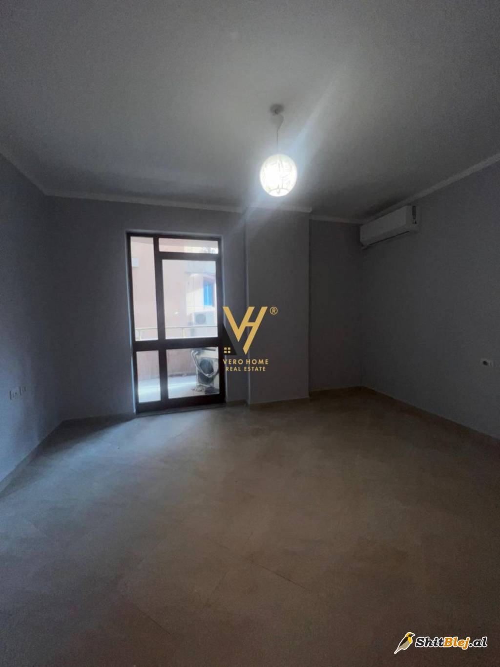ZYRE ME QERA TE STACIONI TRENIT 700 EURO