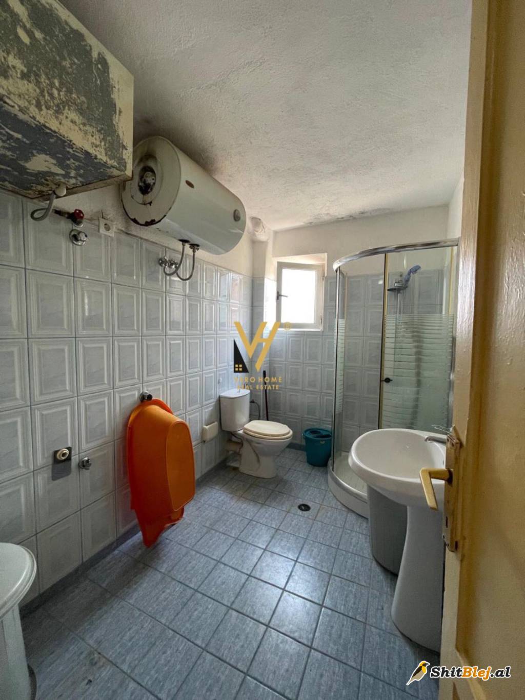 2+1RESTORANT DURRESI 134.000 EURO