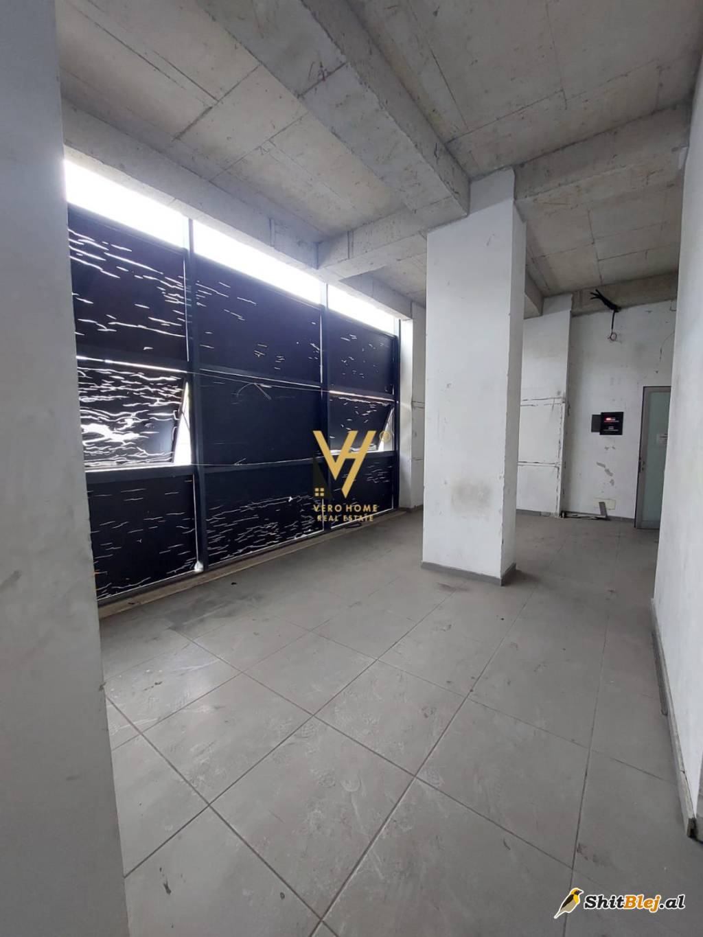 ZYRE TE KOMUNA E PARISIT 1.000 EURO