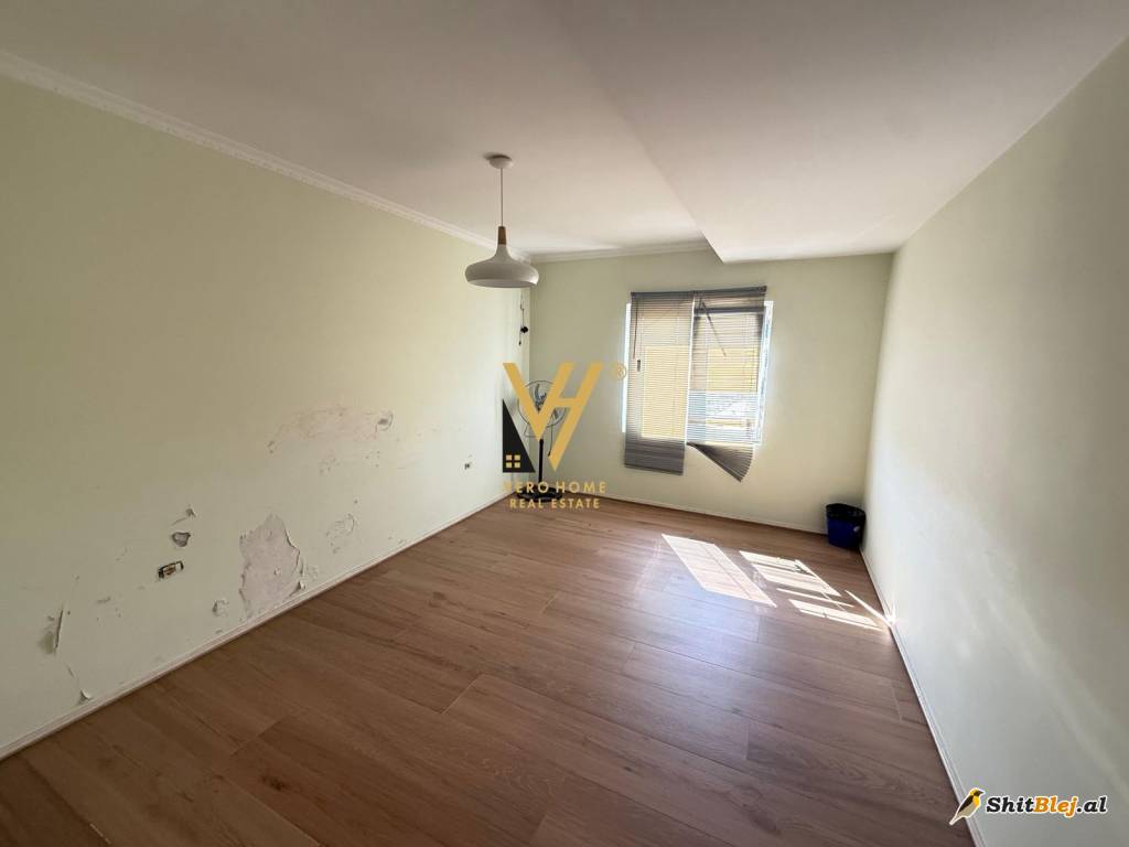 ZYRE 100 M2 TE KOMUNA E PARISIT 900 EURO