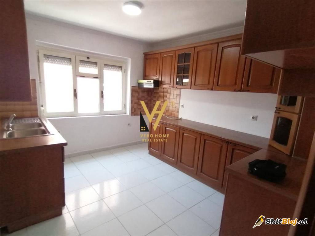 2+1+BLK TE RRUGA E KAVAJES 500 EURO