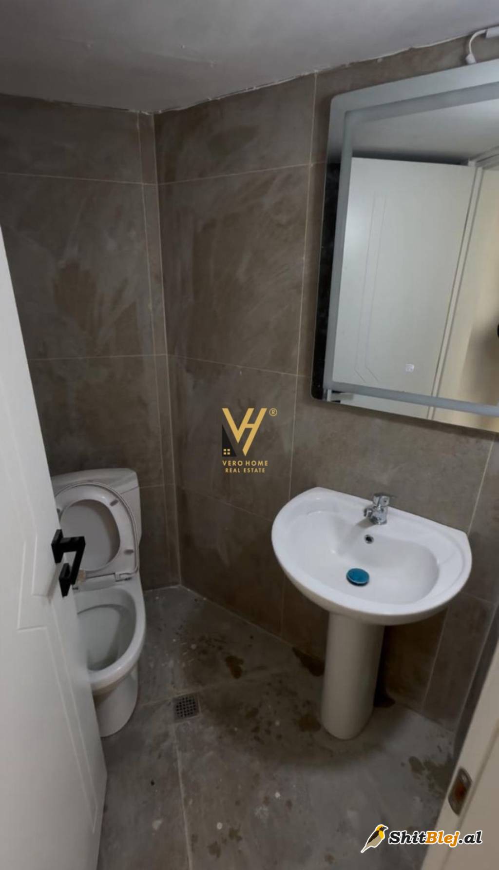 16 M2 TE BLLOKU I AMBASADAVE 250 EURO