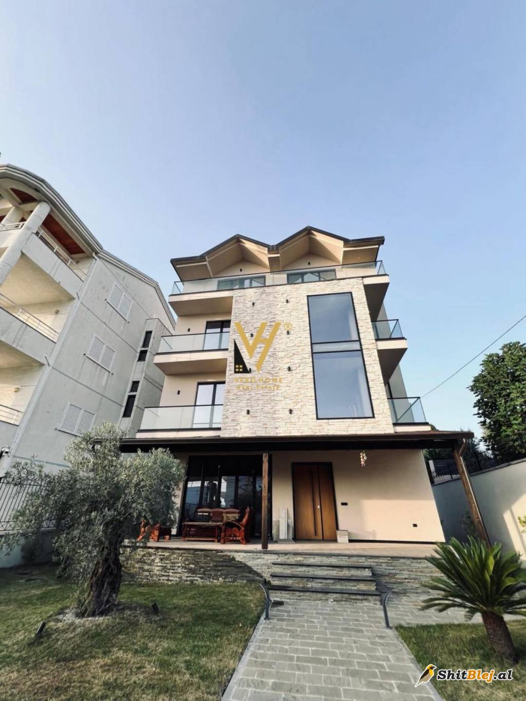 VILE 4 KATESHE ME QERA NE SAUK 2.500 EUR