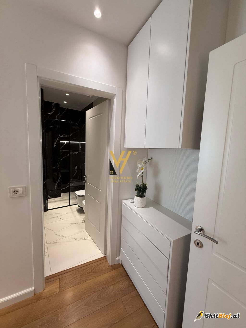 2+1+2 BLK TE LIQENI ARTIFICIAL 1.900 EUR