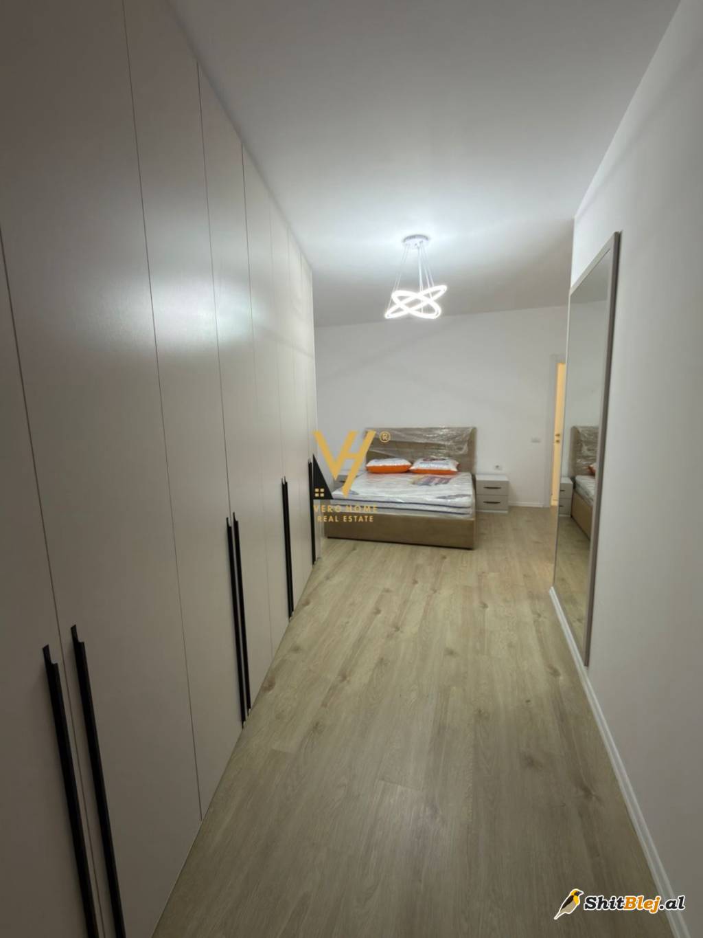 2+1+2  TE KOMUNA E PARISIT 1.200 EURO