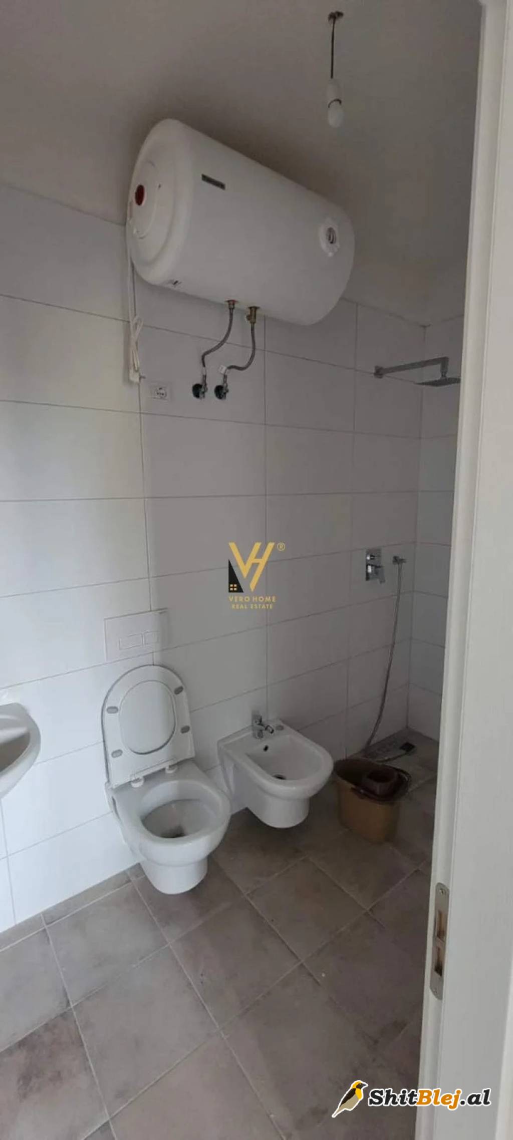 ZYRE TE STACIONI I TRENIT 750 EURO