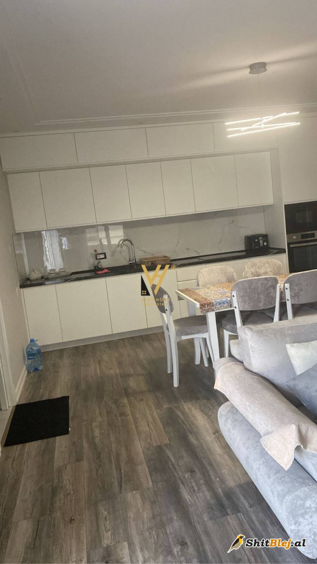 2+1+BLK ME QIRA NE PORCELAN 800 EURO