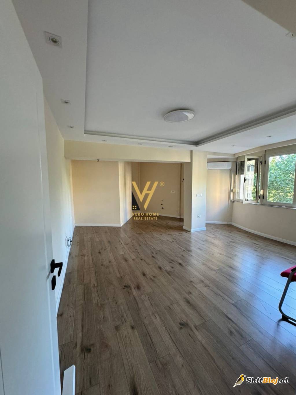 ZYRE 80M2 ME QERA TE 9-KATSHET 1.200 EUR