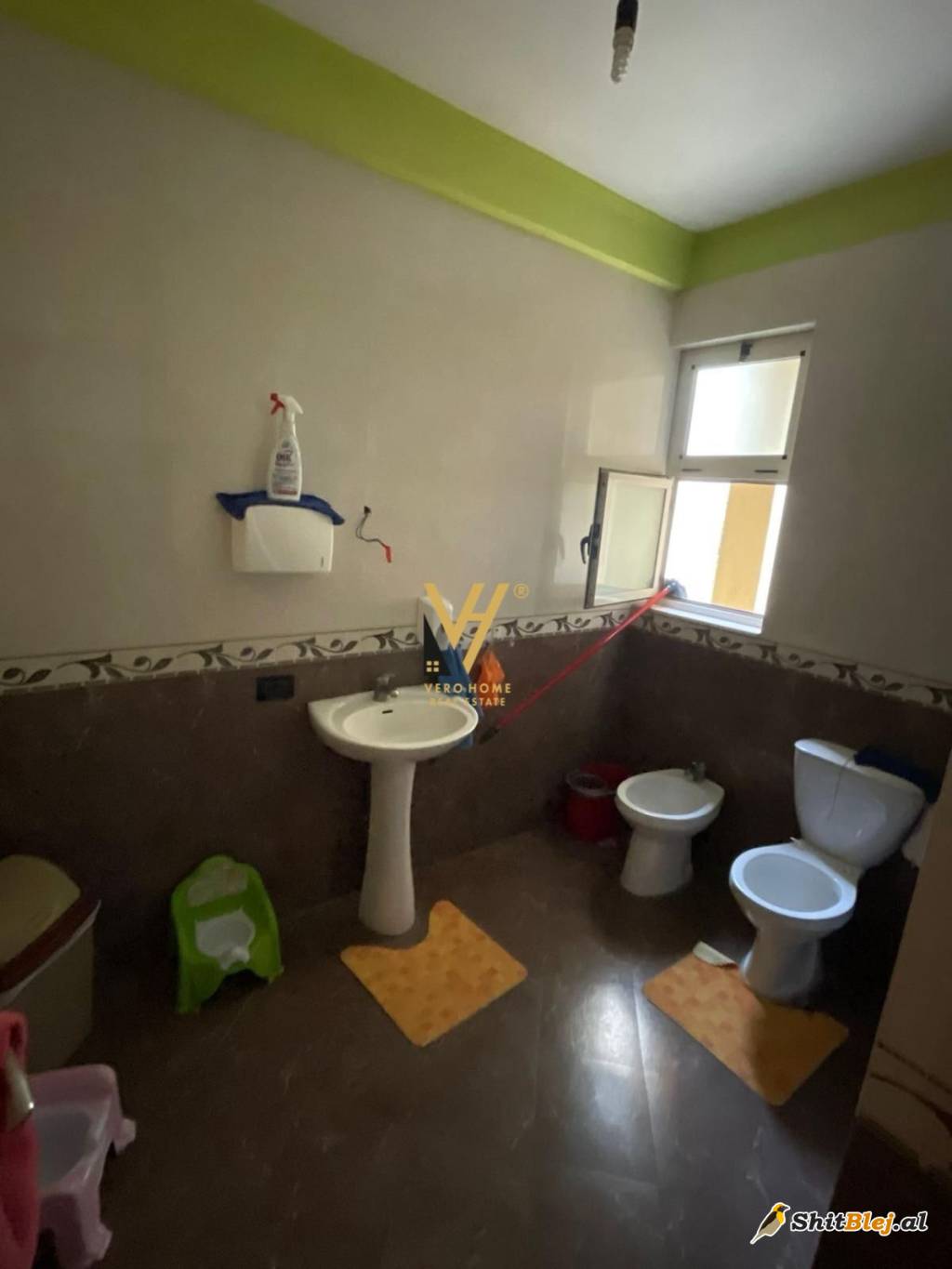 VILE 5 KATE ME QERA TE BRRYLI 2.500 EURO