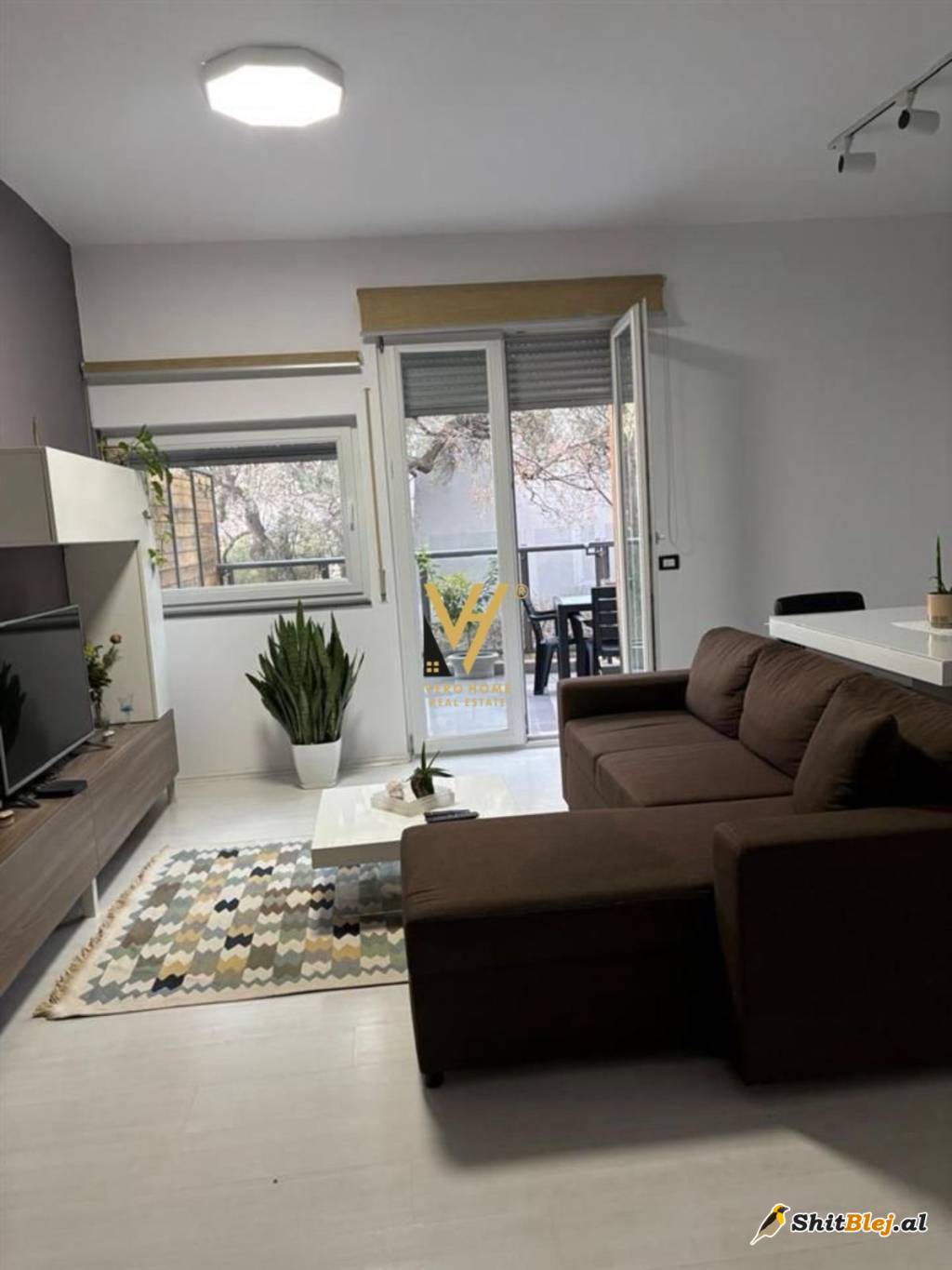  1+1+BLK TEK KOPSHTI BOTANIK 600 EURO