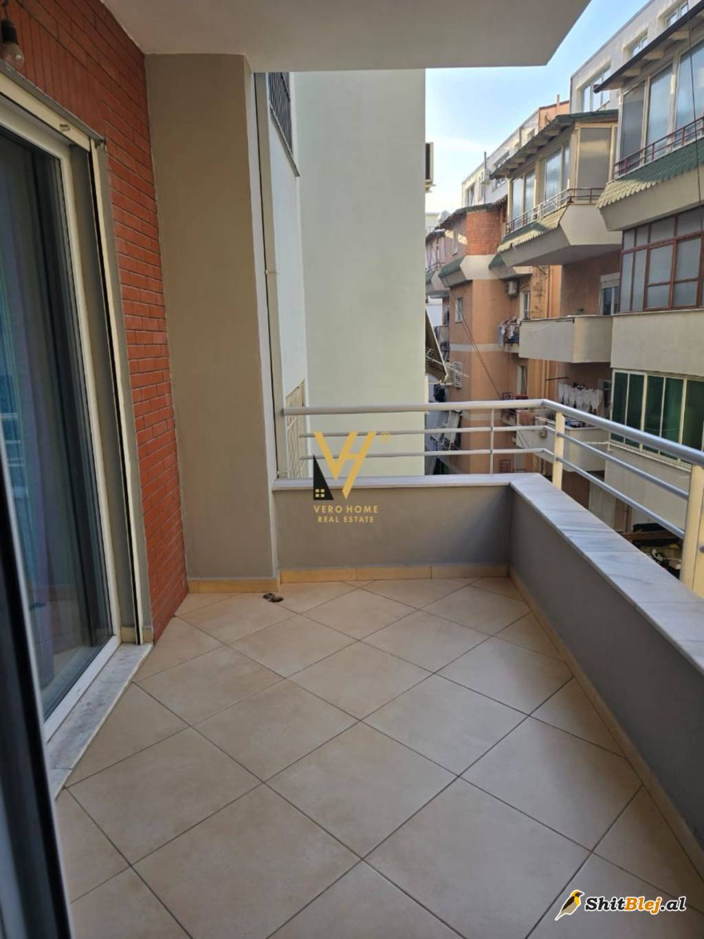 2+1+2 ME QERA TE KOPSHTI BOTANIK 600 EUR