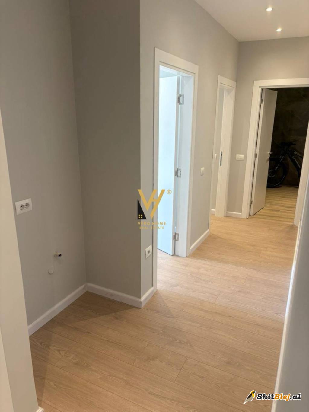  ZYRE 120 M2 KOMUNA 130.000 LEKE