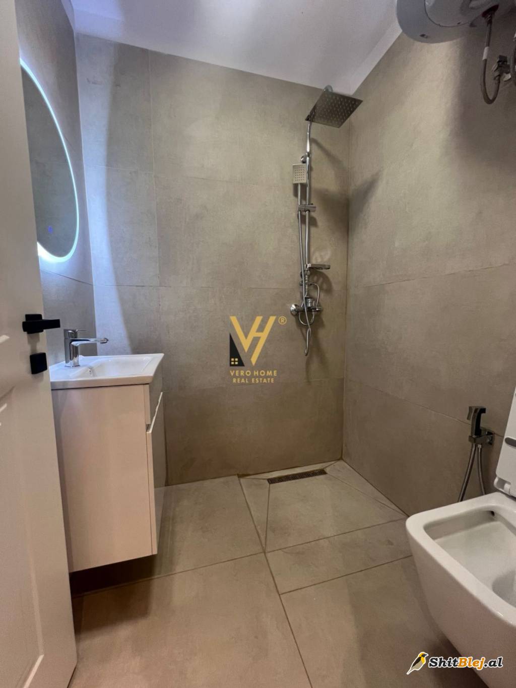  1+1 TE MOZAIKU I TIRANES 105.000 EURO