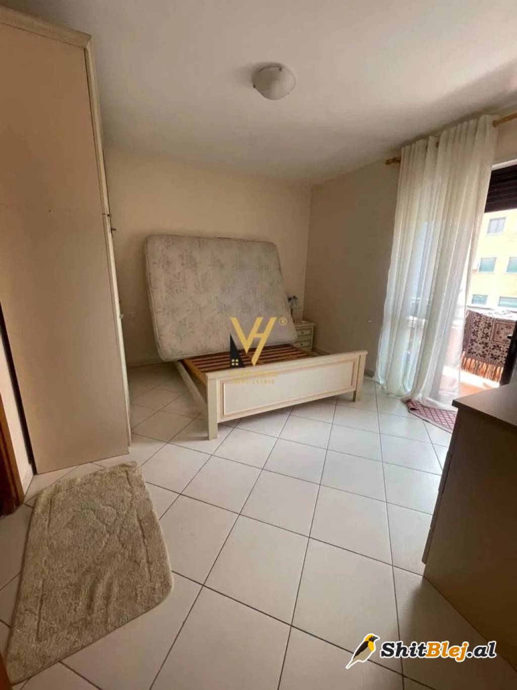 2+1+BLK TE RRUGA BARRIKADAVE 300.000 EUR