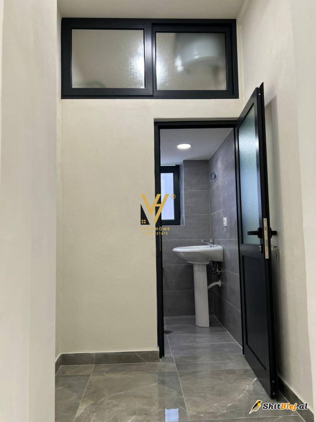 DYQAN 89 M2 STADIUMI DINAMO 525.000 EURO