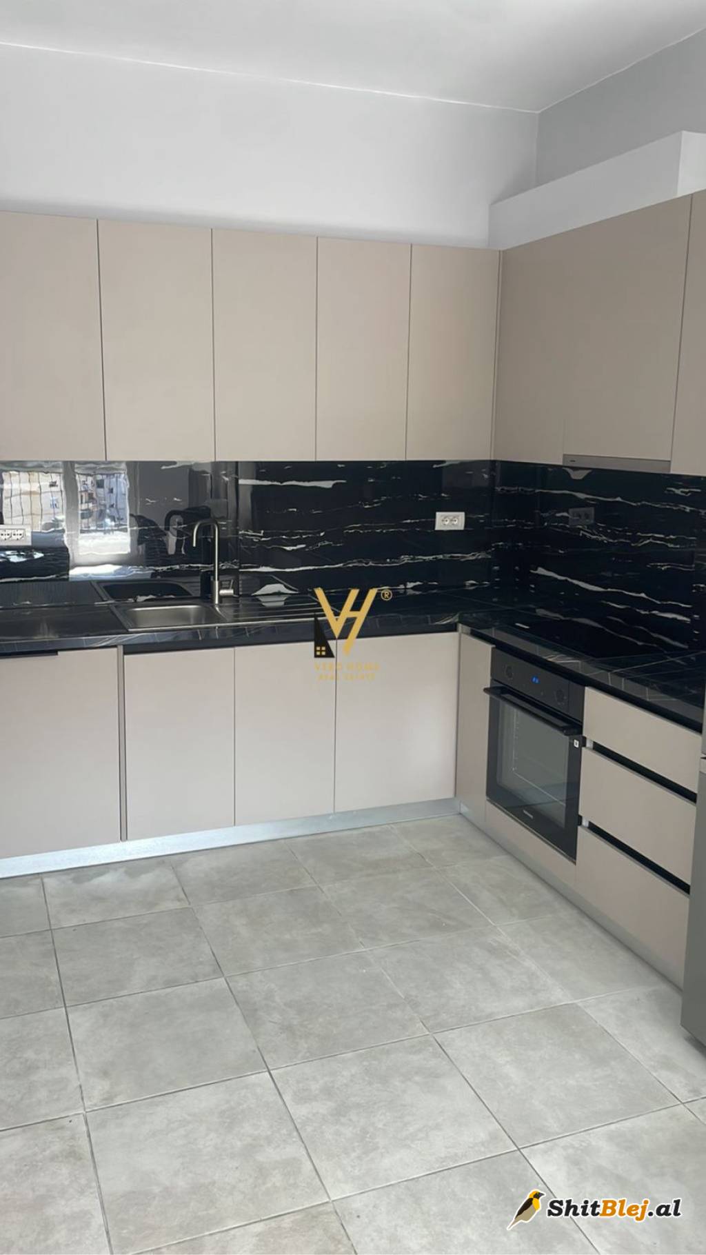 2+1+2+BLK TE MARTENITETI I RI 700 E