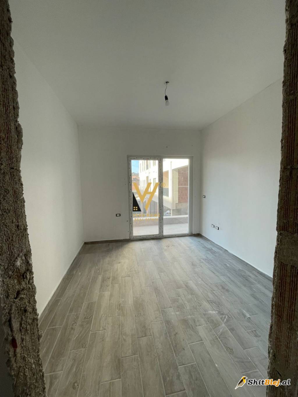 2+1+2 TE KOMPLEKSI AURA 179.400 EURO