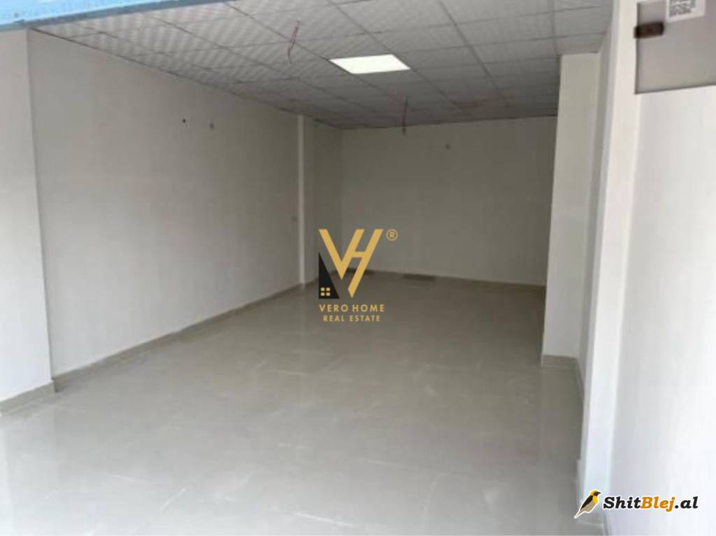 AMBIENT 45 M2 TE KOMUNA PARISIT 400 EURO