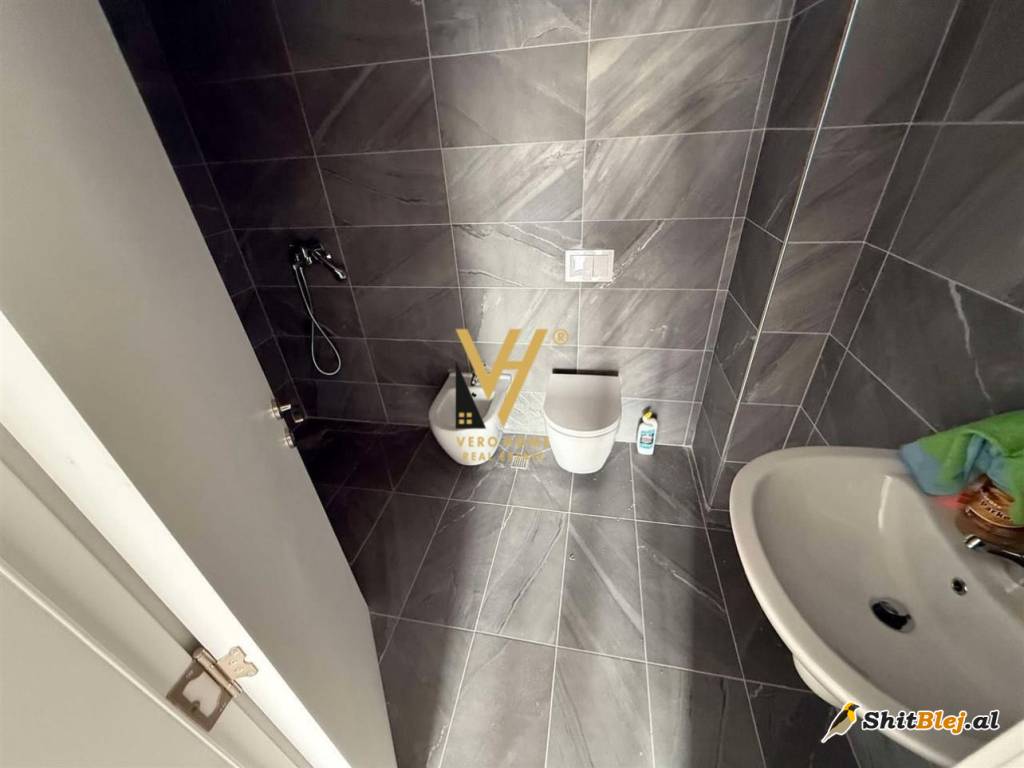 ZYRE 70M2 TE BULEVARDI I RI 500 EURO