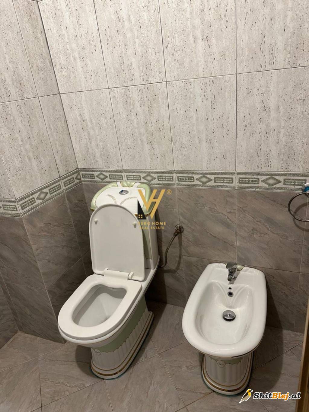 ZYRE 130M2 ME QERA,ISH EKSPOZITA 680 EUR