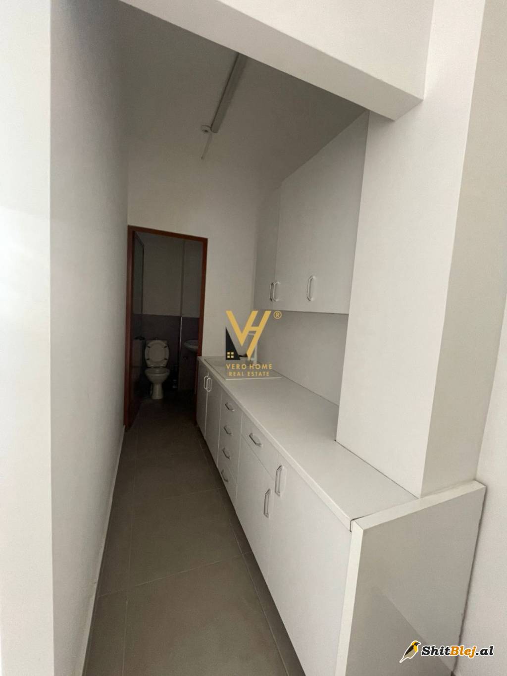 AMBJENT TE RRUGA DRITAN HOXHA 1.200 EURO