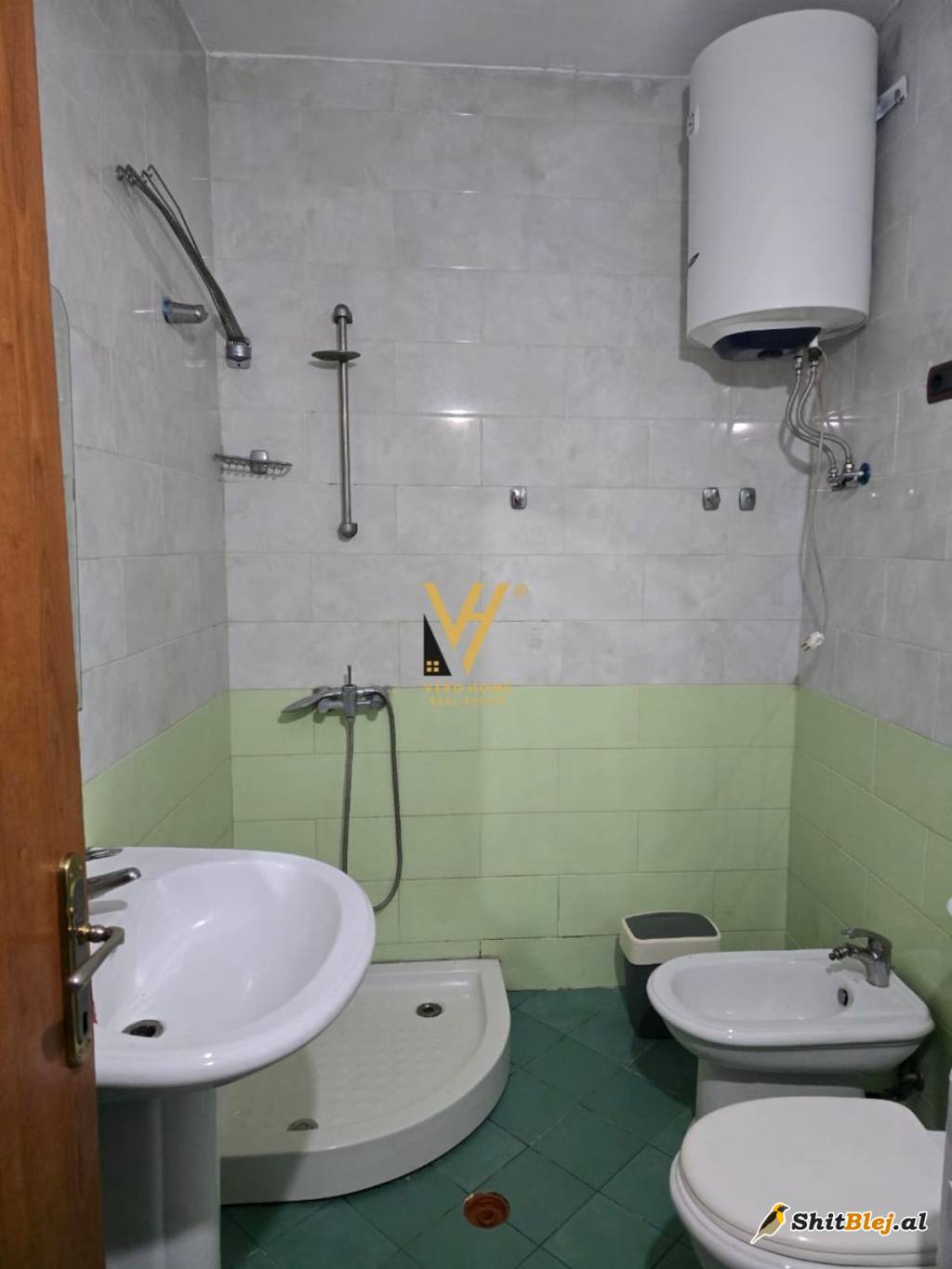 2+1+2 ME QERA TE KOPSHTI BOTANIK 600 EUR