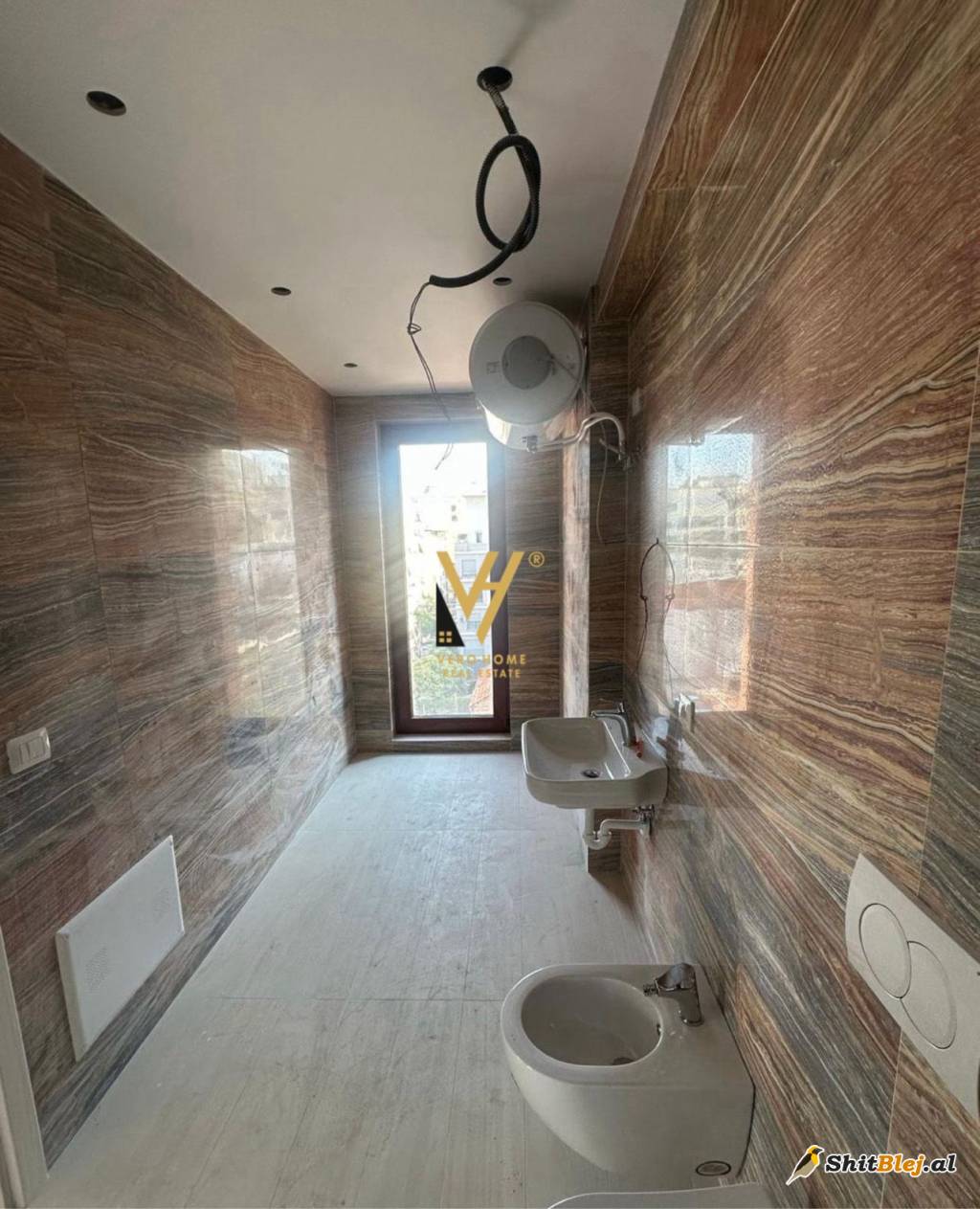 ZYRE 156 M2 TE RRUGA E KAVAJES 2.500 EUR