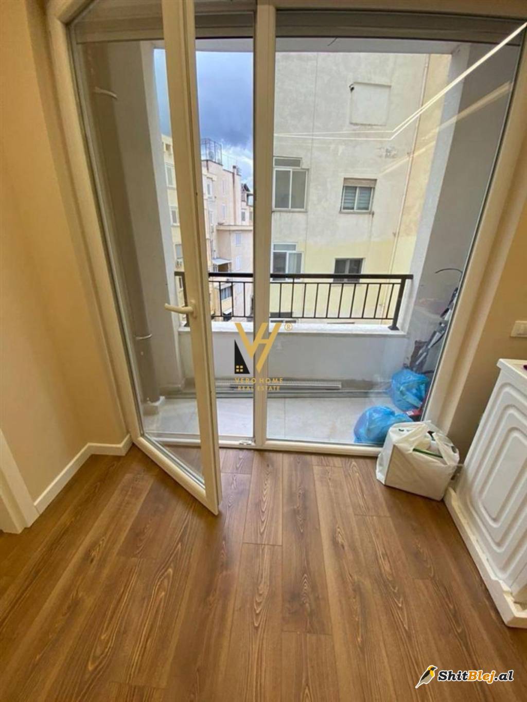  ZYRE 70 M2  TE RRUGA MINE PEZA 650 EURO