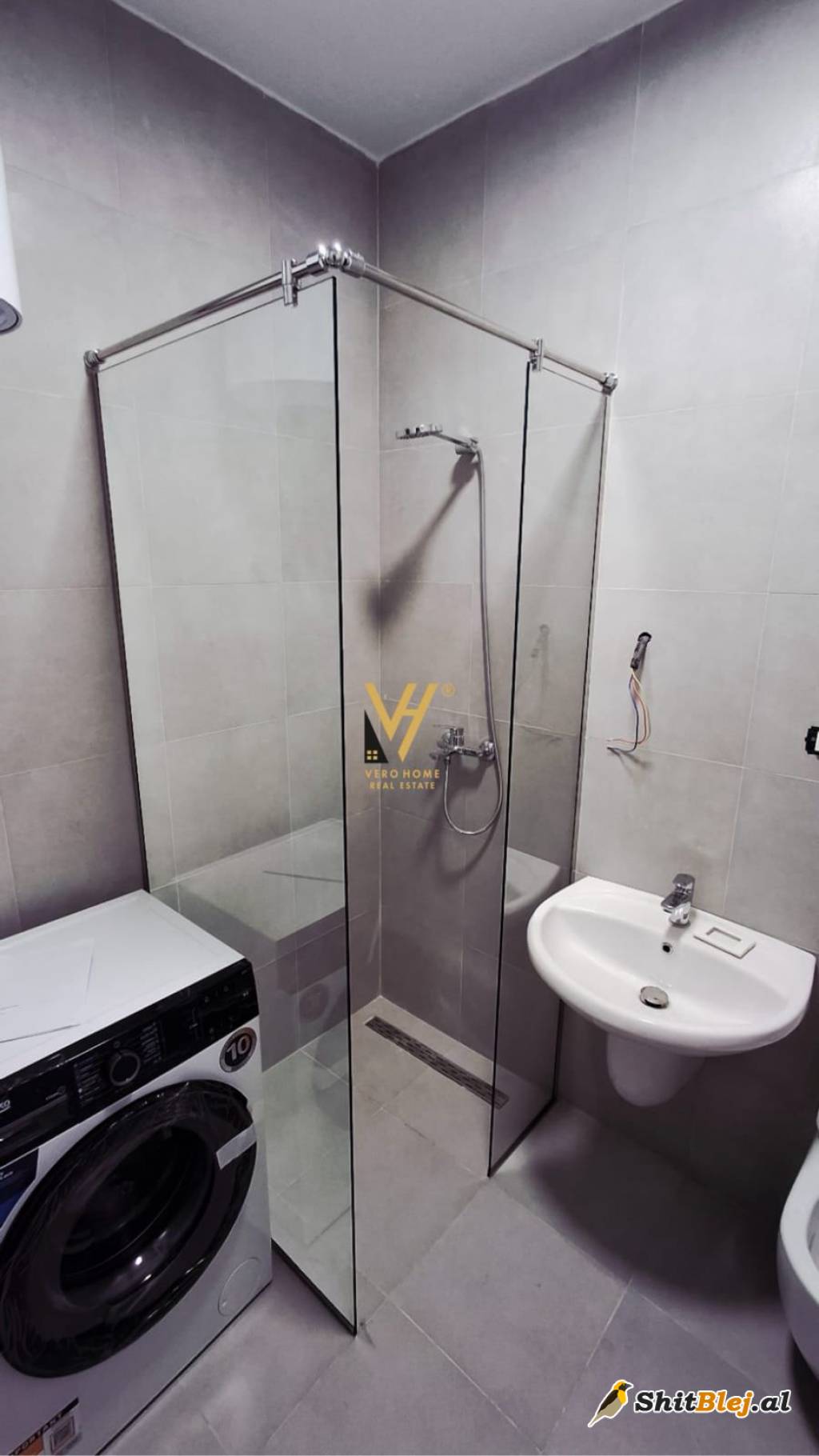 2+1+BLK ME QIRA TE 21 DHJETORIT 750 EURO