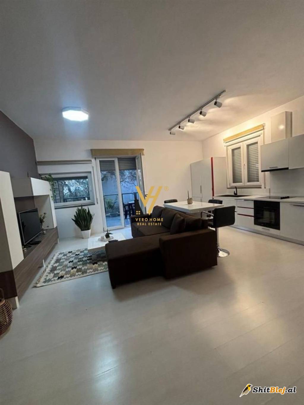  1+1+BLK TEK KOPSHTI BOTANIK 600 EURO