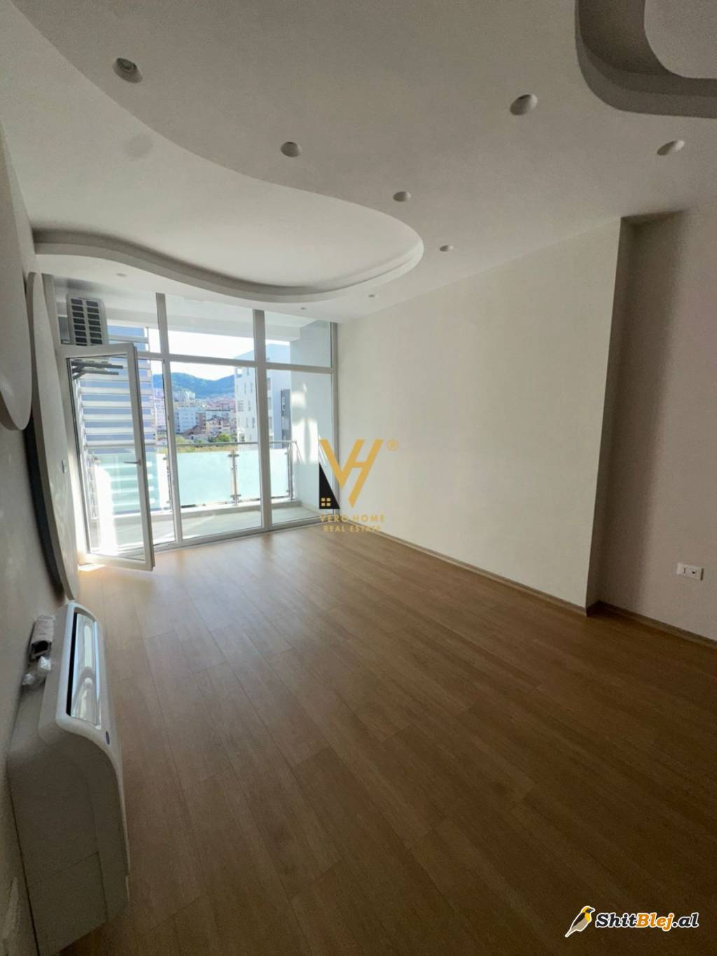 ZYRE TE KOMUNA E PARISIT 100.000 LEKE