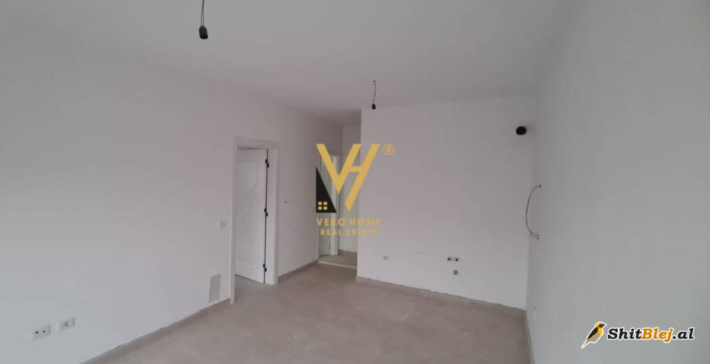  ZYRE 57 M2  TE PAZARI I RI 40.000 LEKE