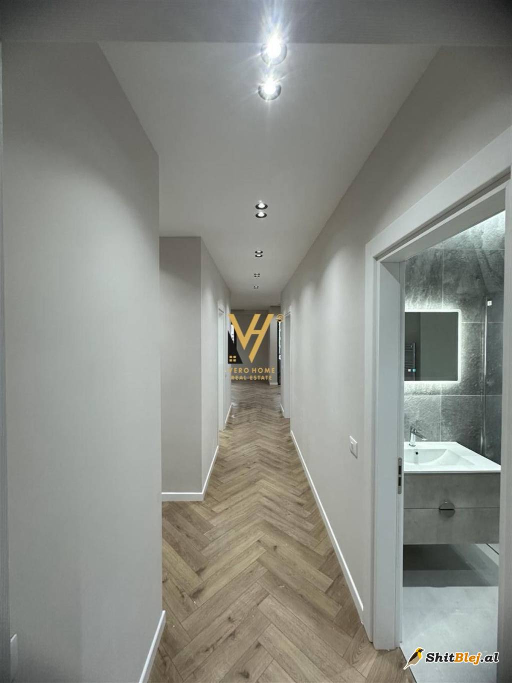 ZYRE 126 M2 TE UNAZA E RE 1.250 EURO