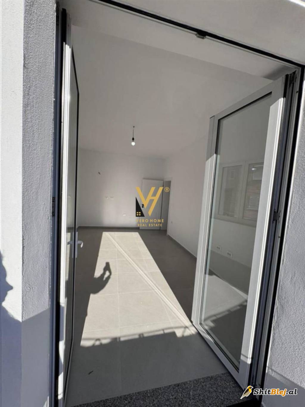 ZYRE 70 M2 ME QERA MINE PEZA 1.000 EURO