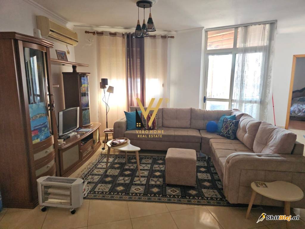 2+1+2 ME QIRA TE RR.BARRIKADAVE 65.000LE