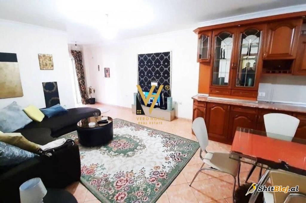  2+1+BLK ME QERA ZOGU ZI 700 EURO