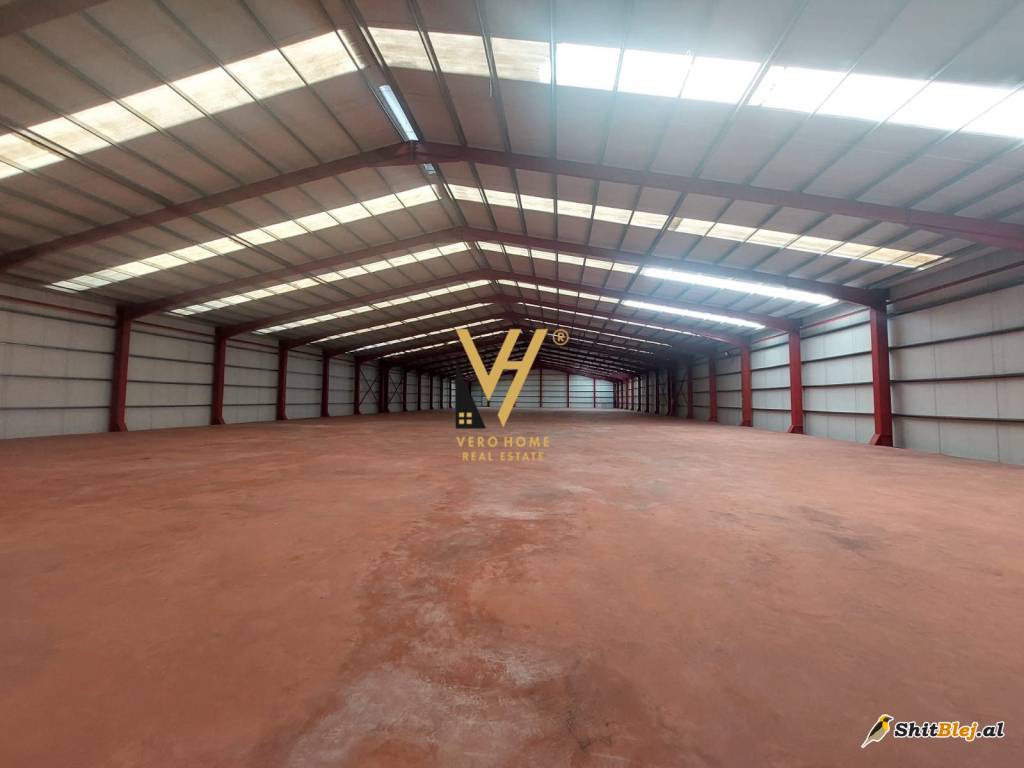 MAGAZINE 6.000 M2 NE VAQARR 27.000 EURO