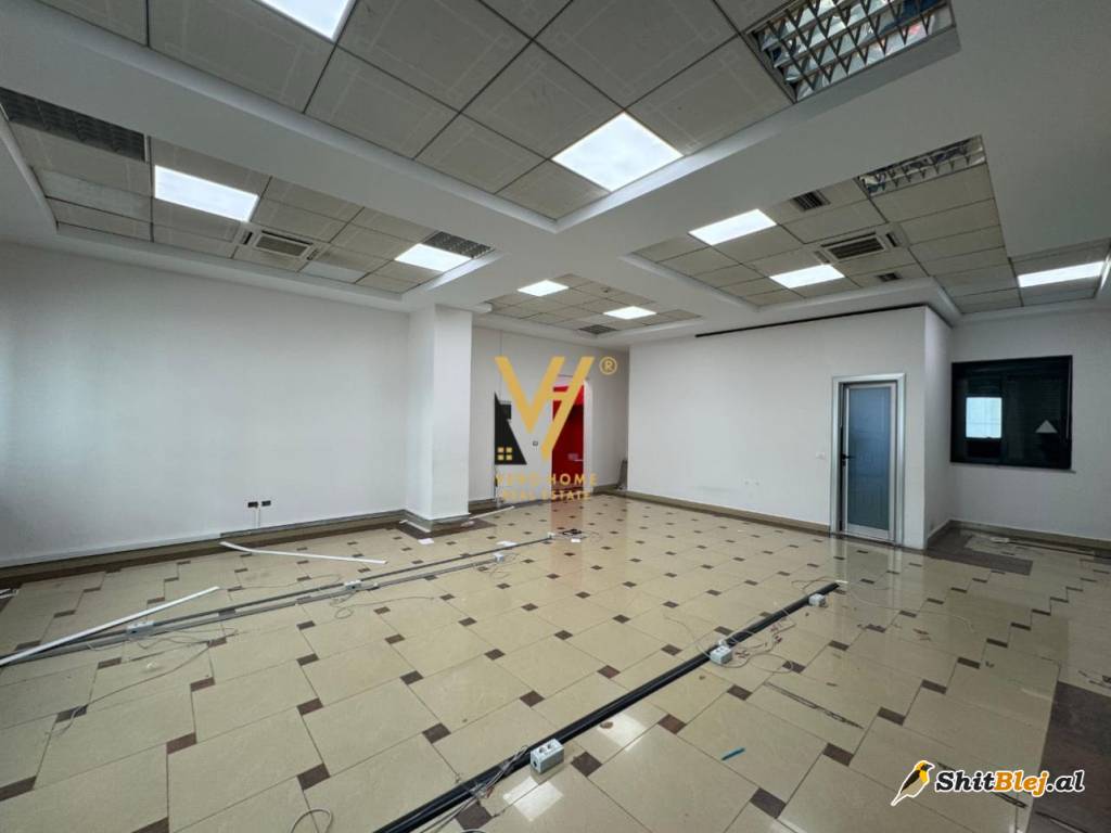 ZYRE 100 M2 ME QIRA TE BARRIKADA 800 EUR