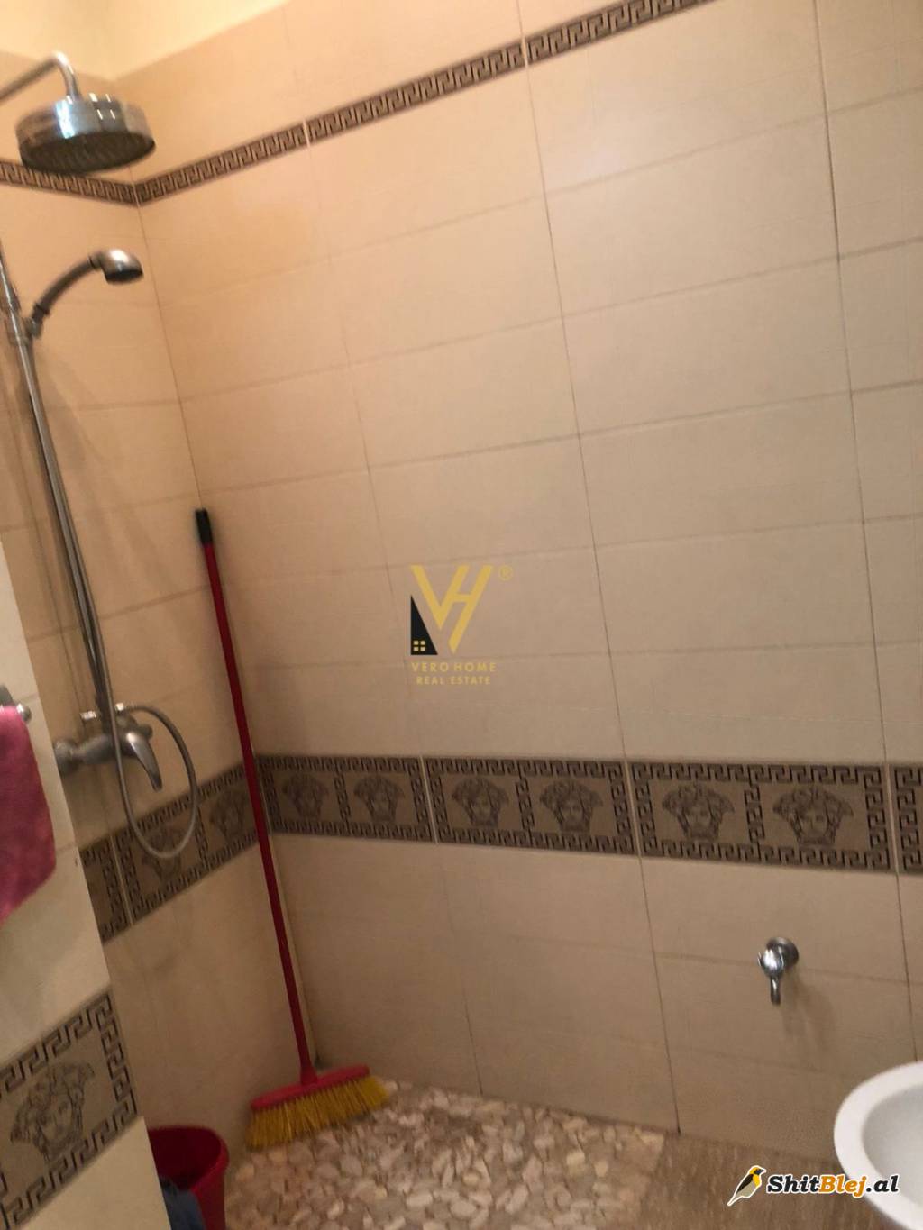 1+1+BLK ME QERA NE QENDER 600 EURO