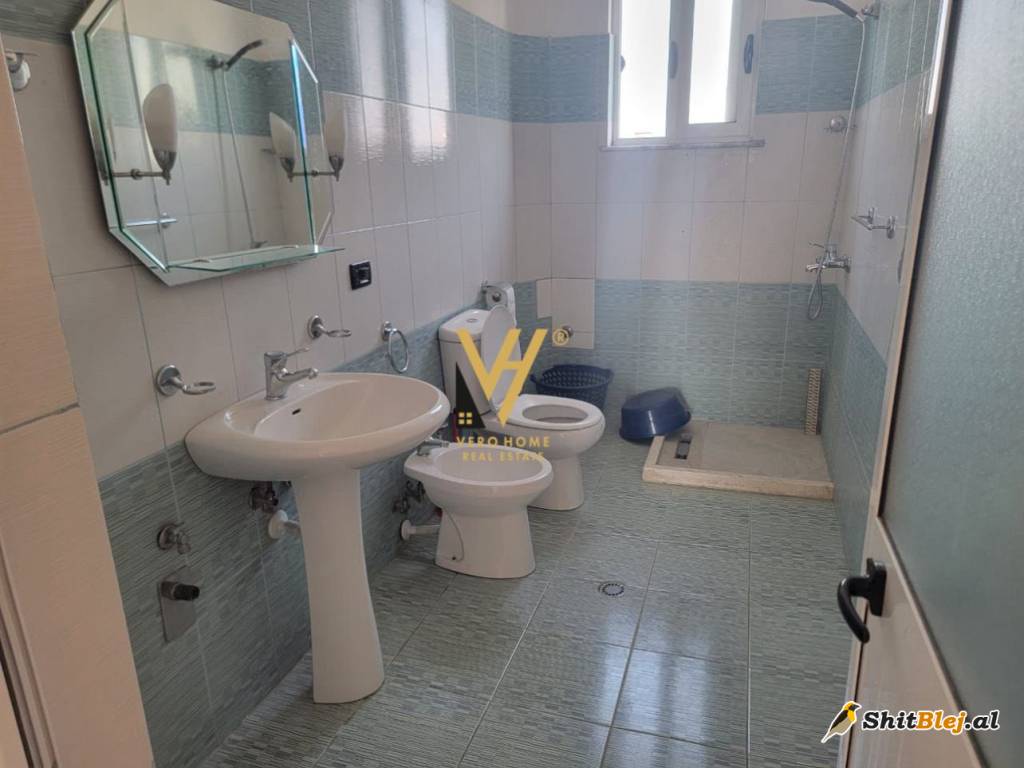 ZYRE 70 M2 ME QERA TE 5 MAJI 300 EURO