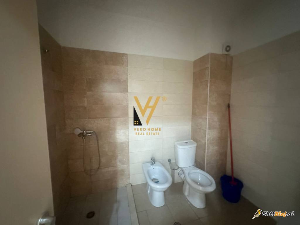  2+1+VERANDE ME QERA NE ASTIR 40.000 LEK