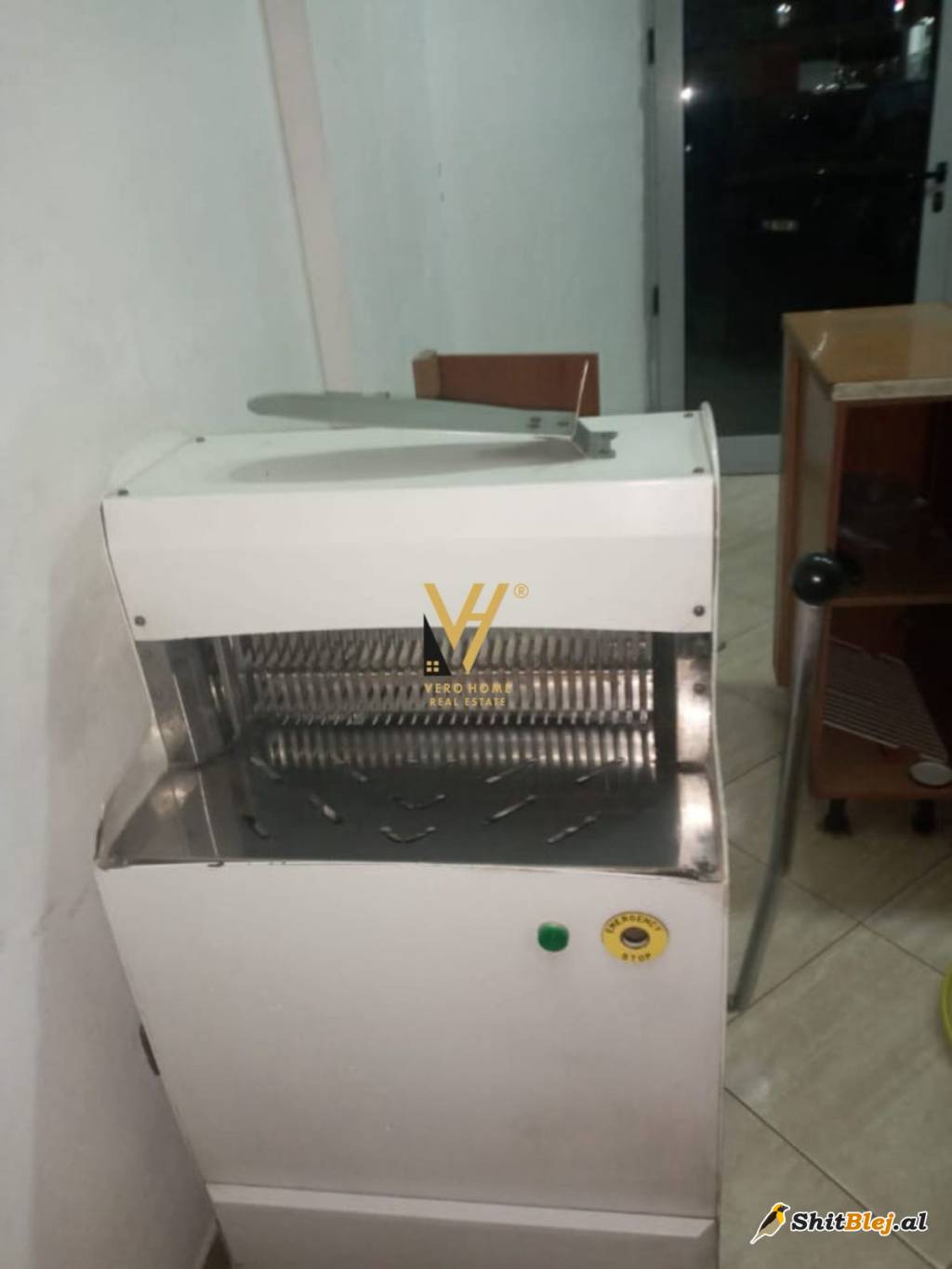 AMBIENT 47 M2 ME QERA NE ASTIR 1.400 EUR
