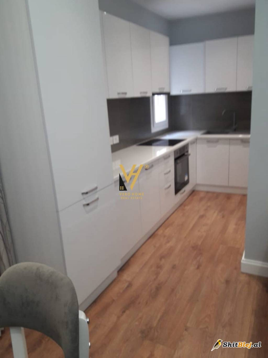 2+1 ME QERA TE 21 DHJETORI 700 EURO