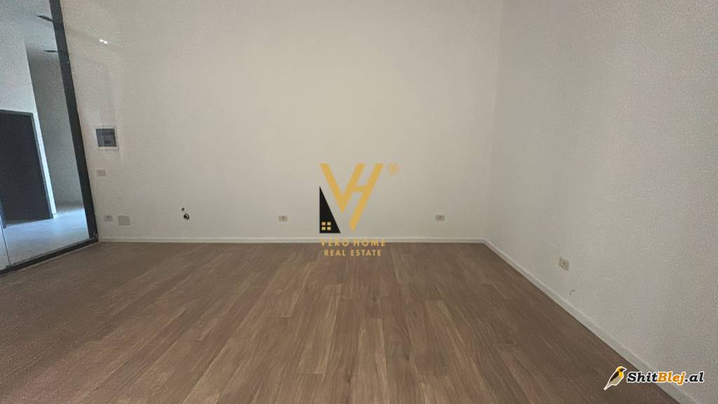 ZYRE 38 M2 ME QERA TE MINE PEZA 800 EURO