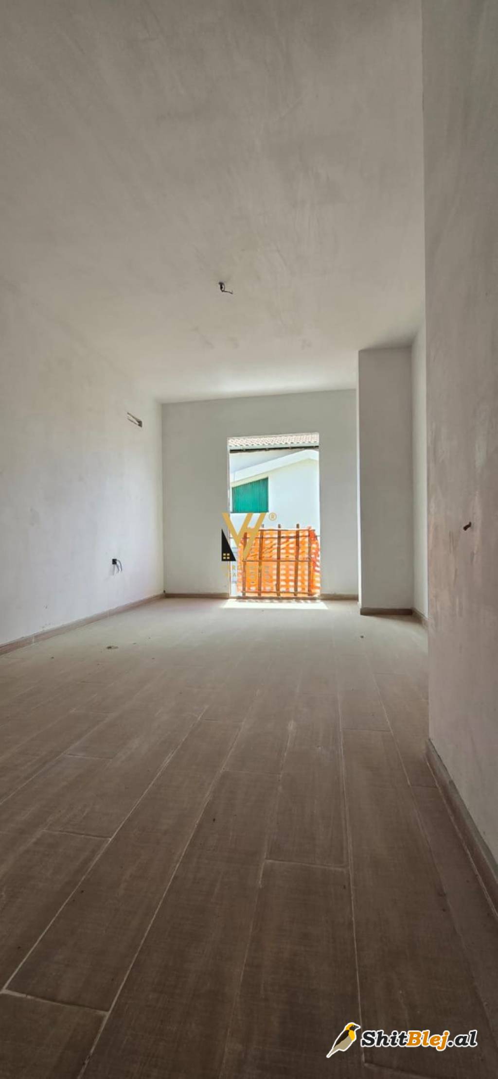 1+1 TE STACIONI I TRENIT 140.000 EURO