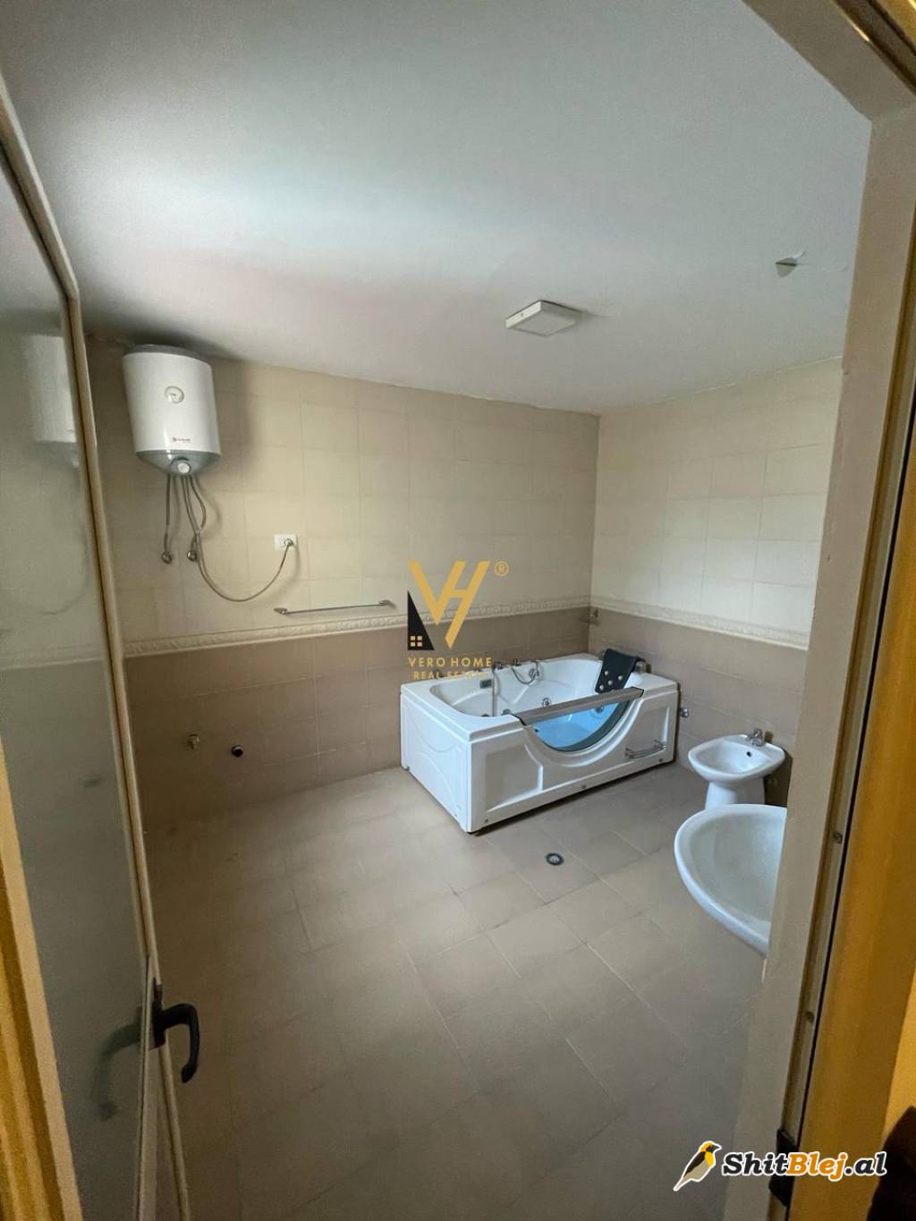 ZYRE 300 M2 TE KOMUNA E PARISIT 2500 EUR