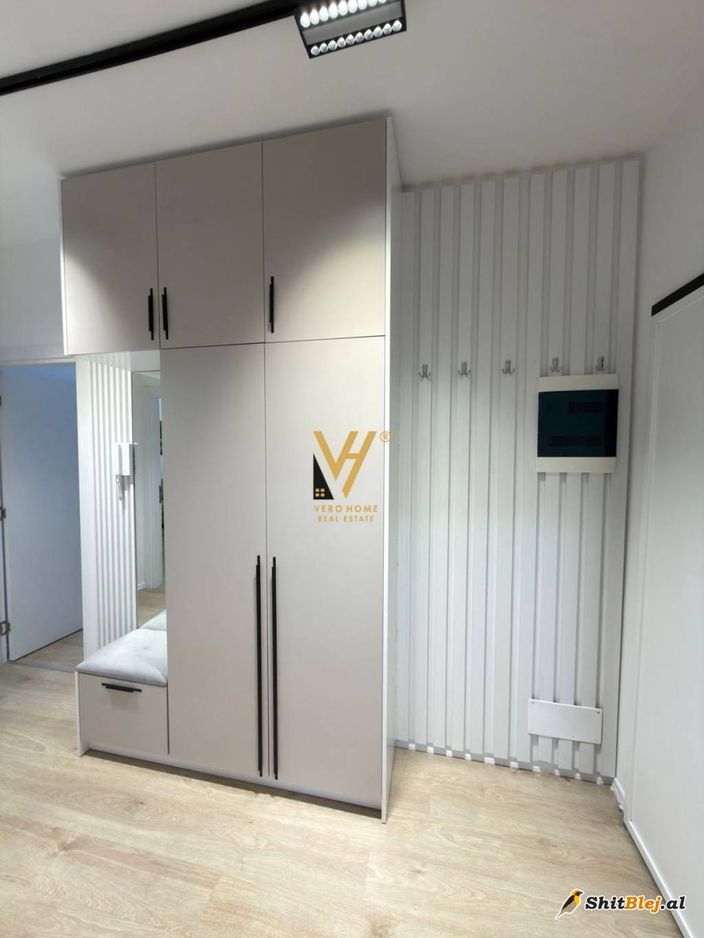 2+1+2  TE KOMUNA E PARISIT 1.200 EURO