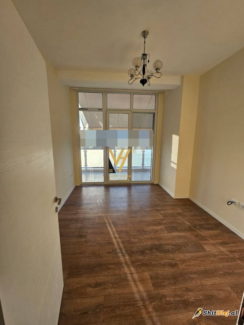 ZYRE 166 M2 ME QERA TE KIKA 2 1.300 EURO