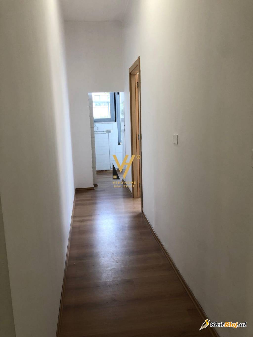  ZYRE 65 M2 ME QIRA NE QENDER 1.500 EURO