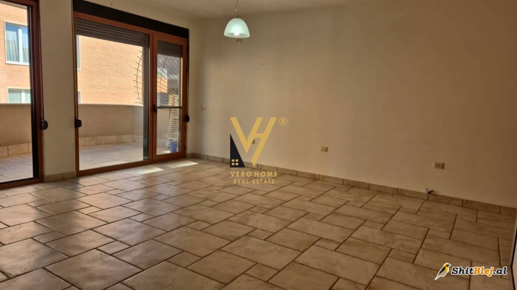AMBIENT 140M2 TE RR.ELBASANIT 1.600 EURO